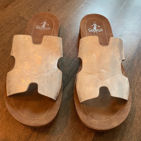 Corky’s Bogalusa Slide in Shimmer Silver White Size 8 - Picture 2 of 10